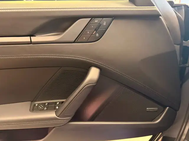 Porsche 911 view 14