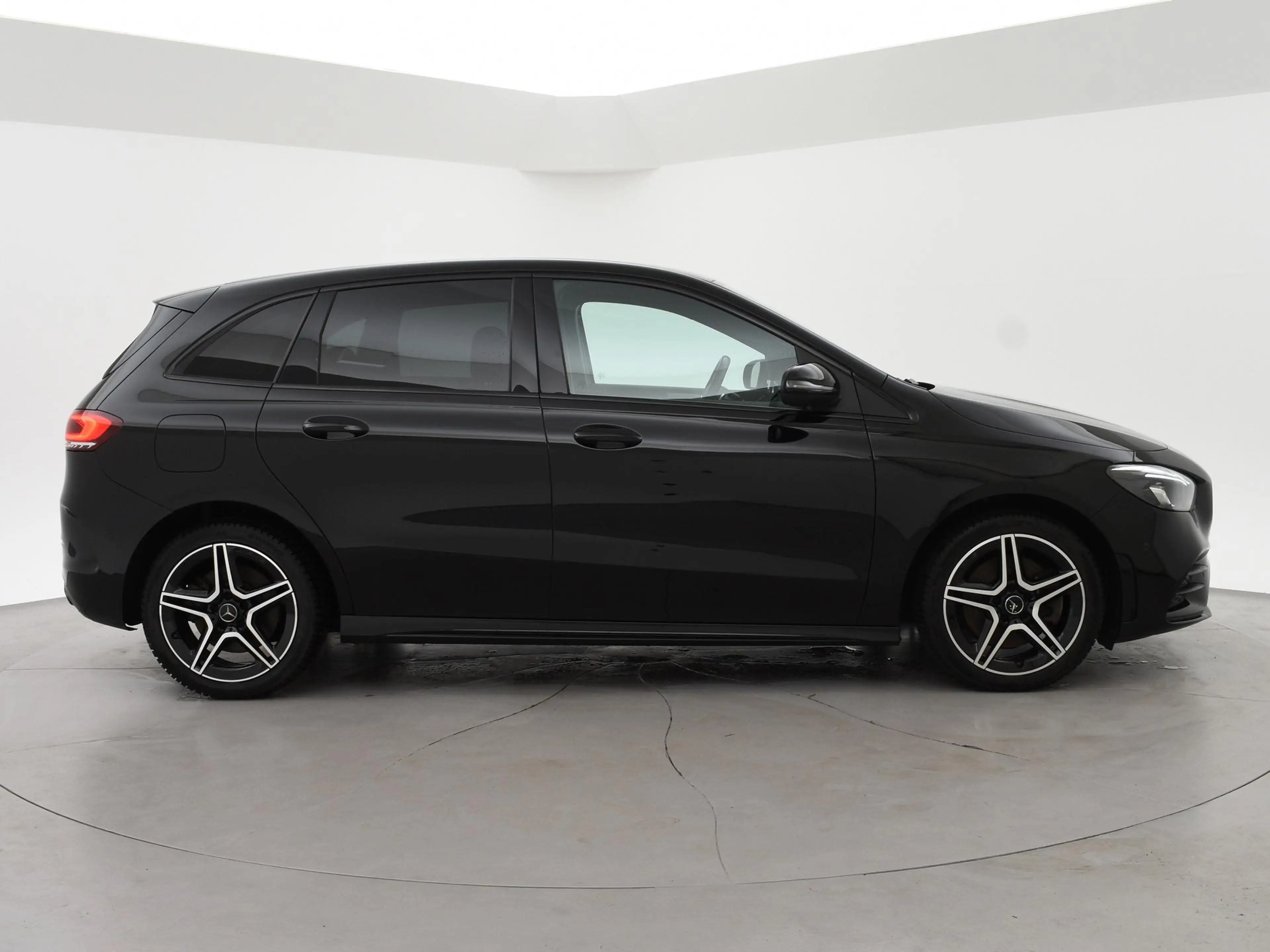 Mercedes-Benz B 250 250e 218 PK AMG NIGHT + SFEERVERLICHTING | CAMERA — photo 12