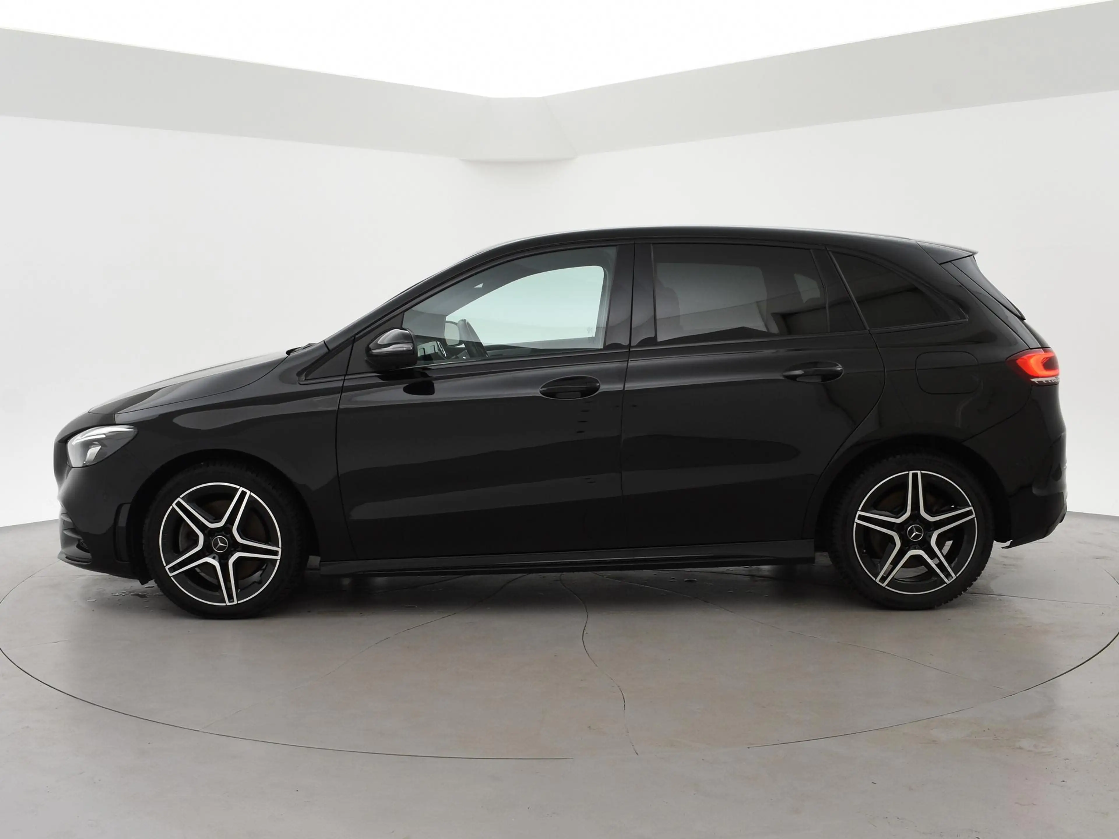 Mercedes-Benz B 250 250e 218 PK AMG NIGHT + SFEERVERLICHTING | CAMERA — photo 5