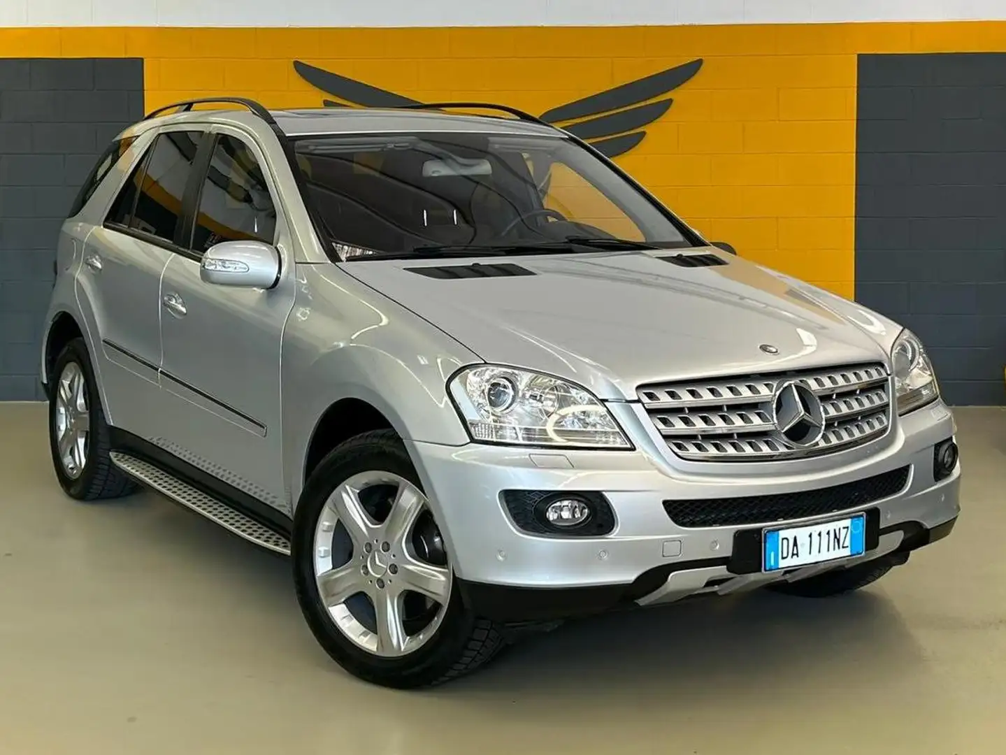 Mercedes-Benz ML 500 4MATIC Silber - 1