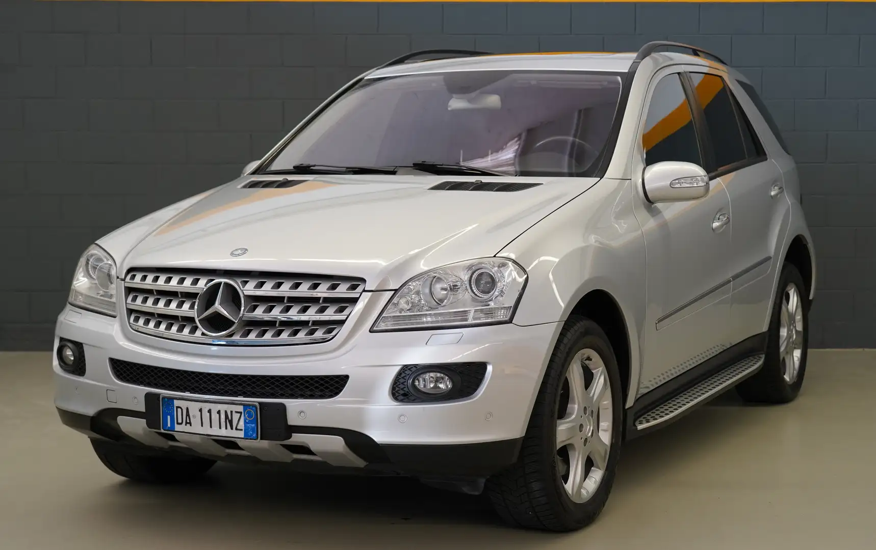 Mercedes-Benz ML 500 4MATIC Plateado - 1