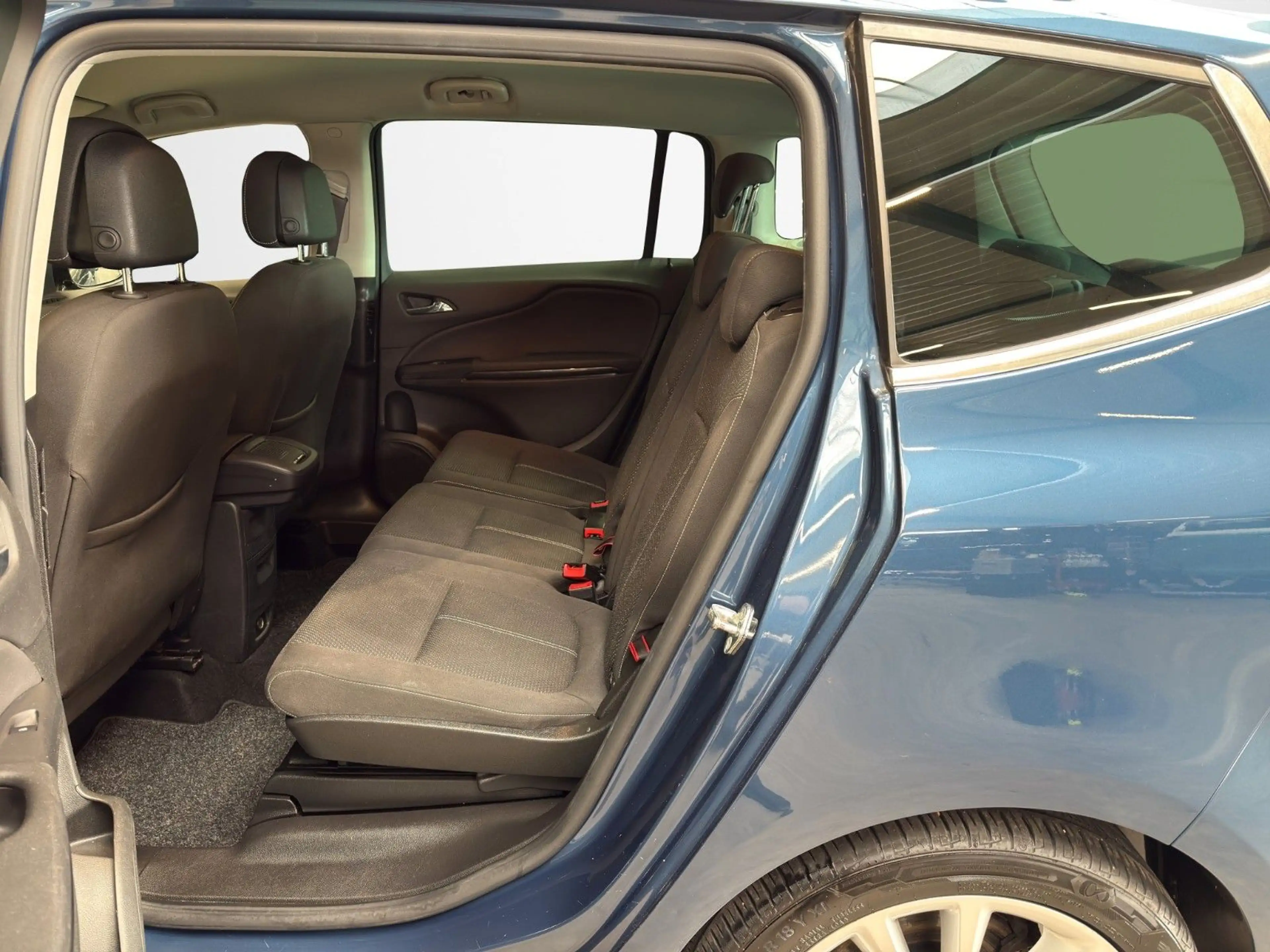 Opel Zafira C Tourer Business Innovation — photo 10