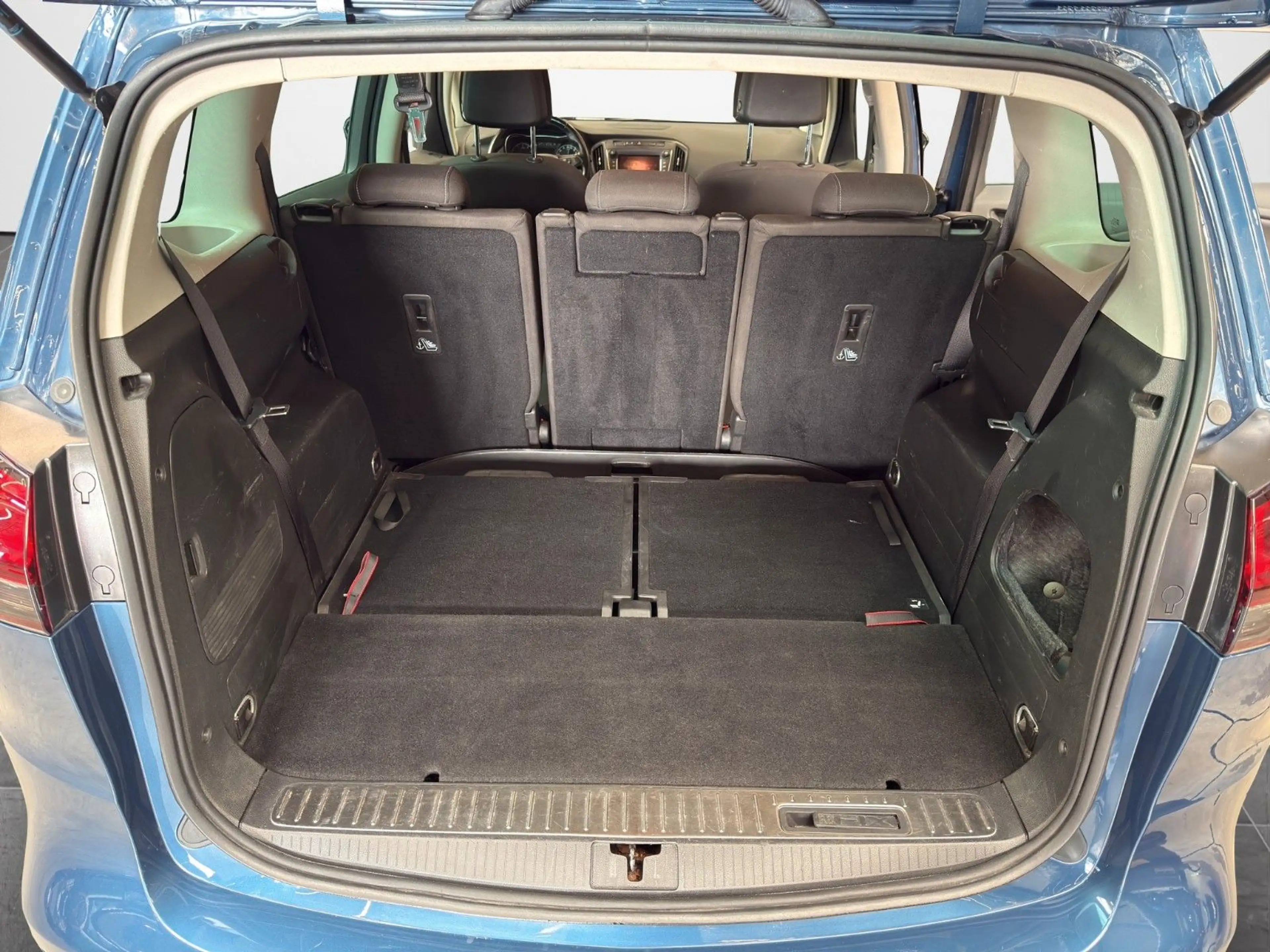 Opel Zafira C Tourer Business Innovation — photo 11