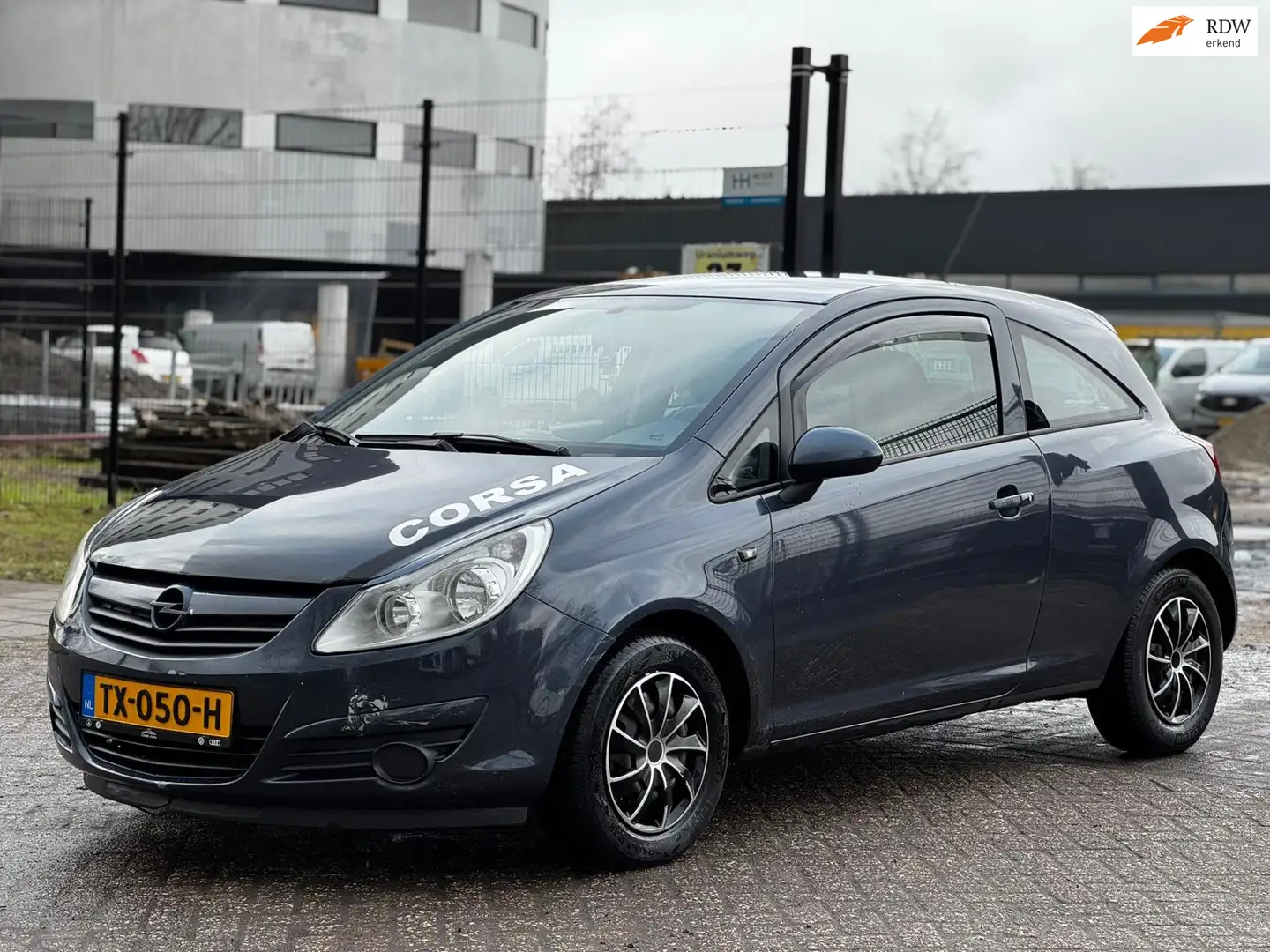 Opel Corsa 1.2-16V Essentia Grau - 1
