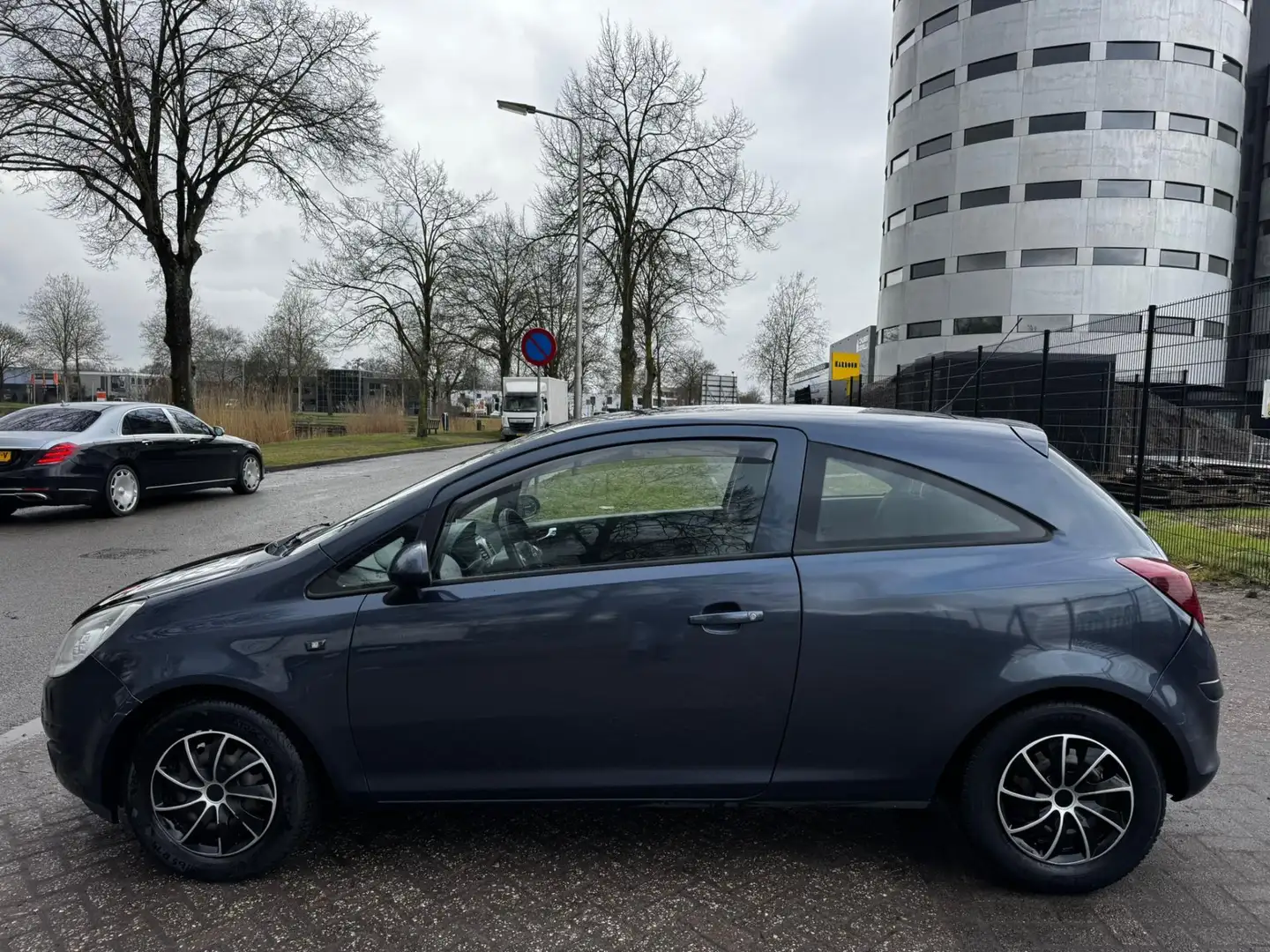 Opel Corsa 1.2-16V Essentia Grau - 2