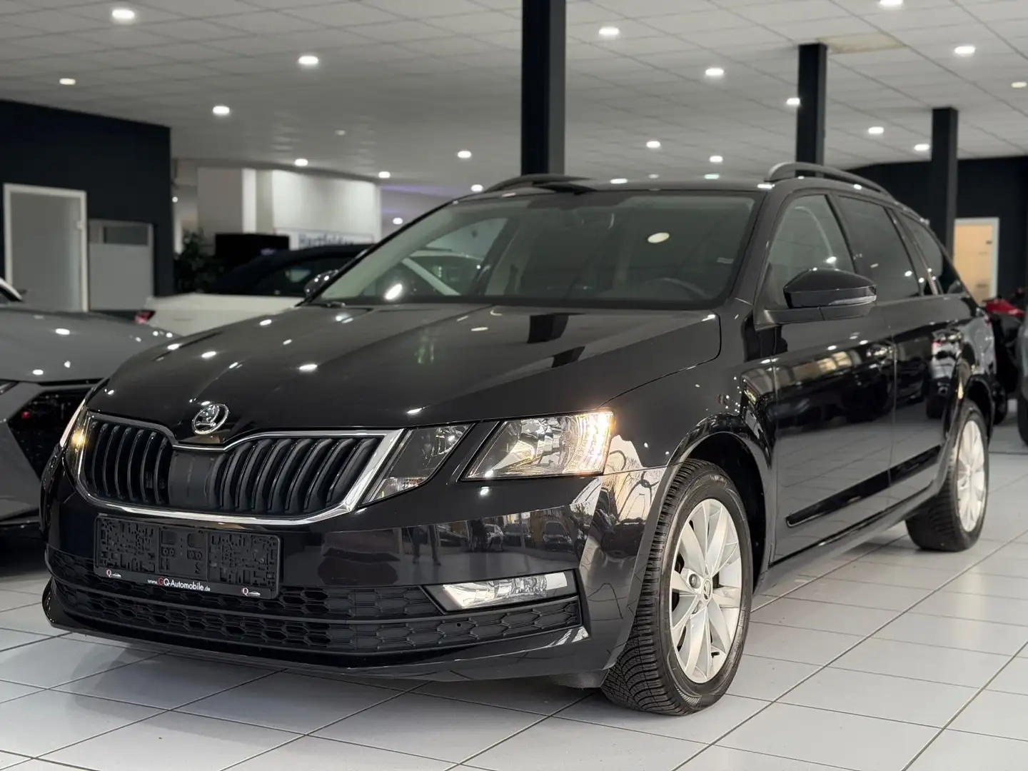 Skoda Octavia Combi Tour*AUTOMATIK*AHK* Schwarz - 2
