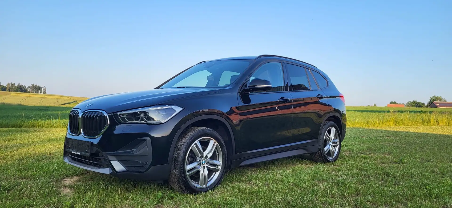 BMW X1 xDrive18d Schwarz - 2