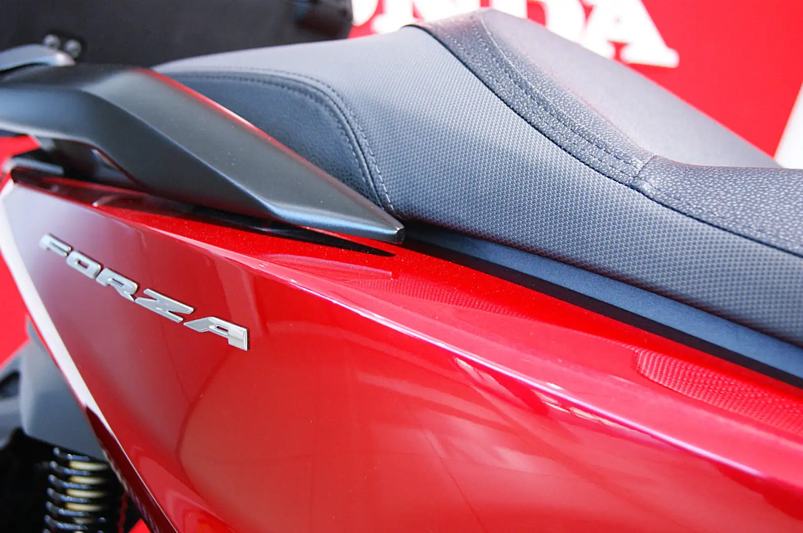 Honda Forza 125 Forza 125 inkl. Top-Case 2024 Modell crvena - 2