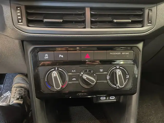 Volkswagen T-Cross view 9