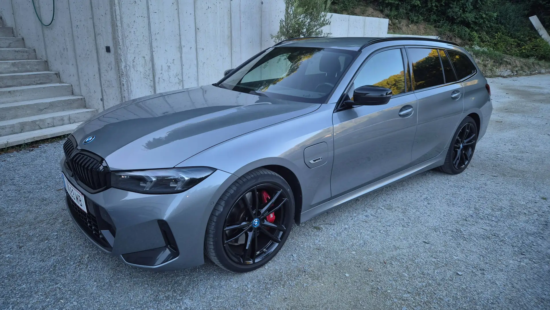 BMW 330 330e PHEV Touring Aut. Grau - 2