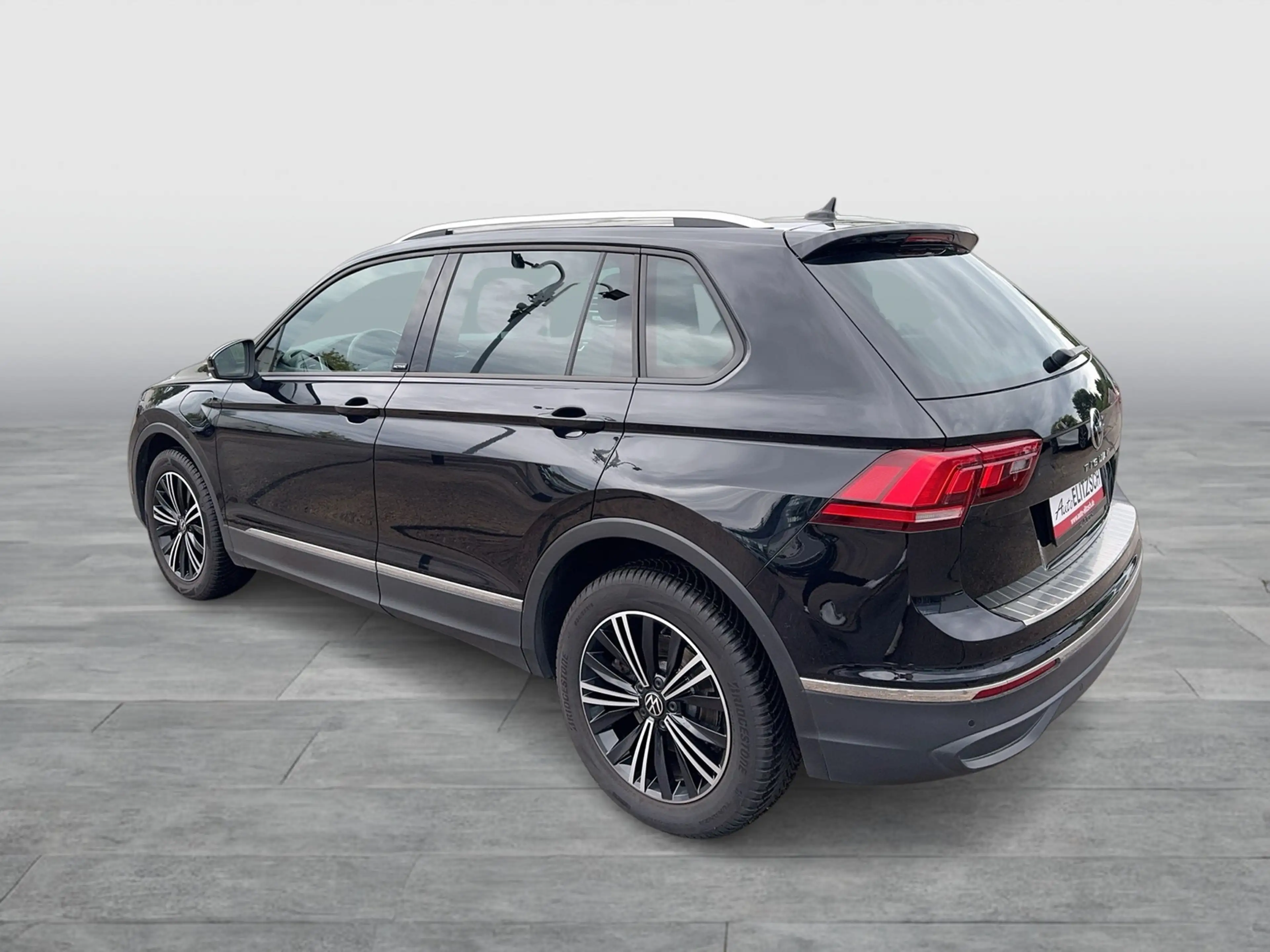Volkswagen Tiguan eHybrid Active DSG LED AHK NAvi HUD AID ACC RFK SH — photo 3