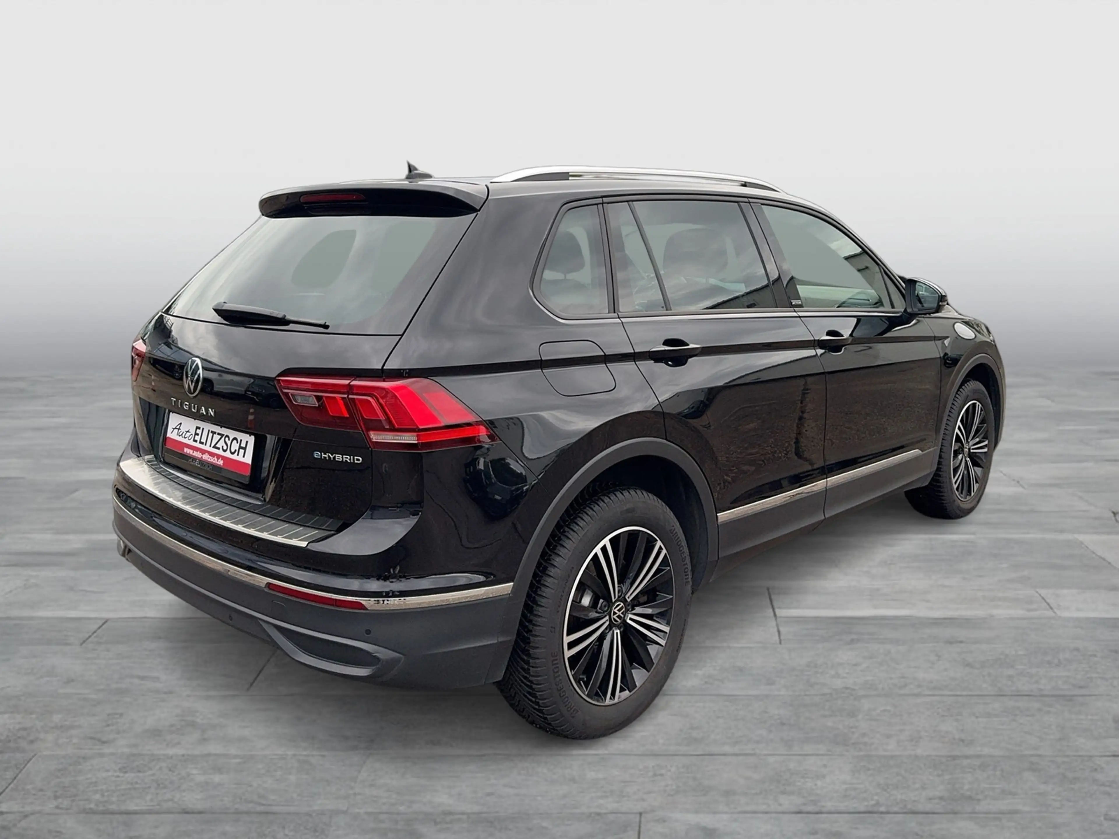 Volkswagen Tiguan eHybrid Active DSG LED AHK NAvi HUD AID ACC RFK SH — photo 5