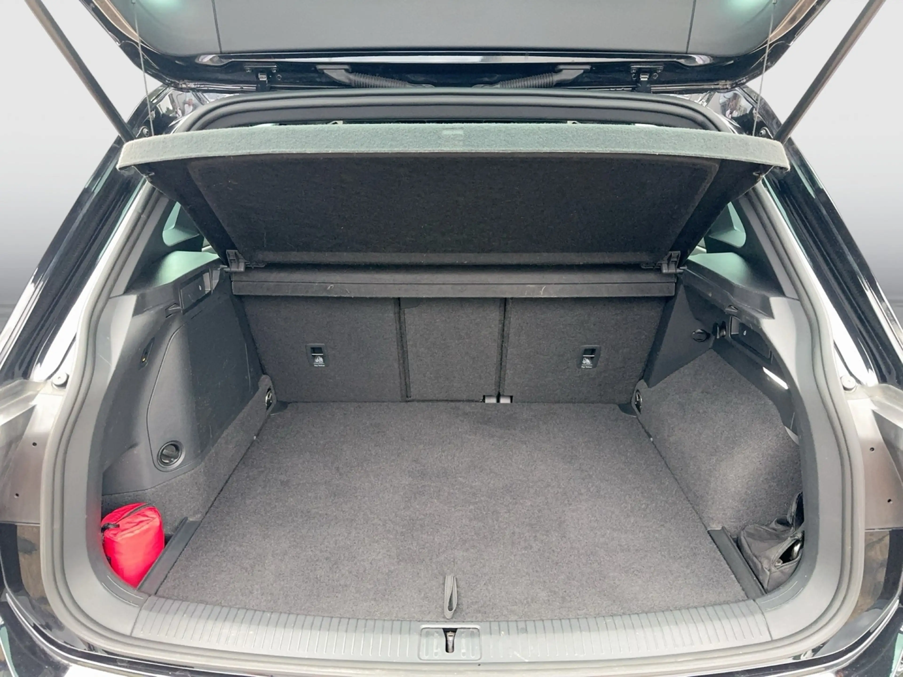 Volkswagen Tiguan eHybrid Active DSG LED AHK NAvi HUD AID ACC RFK SH — photo 13