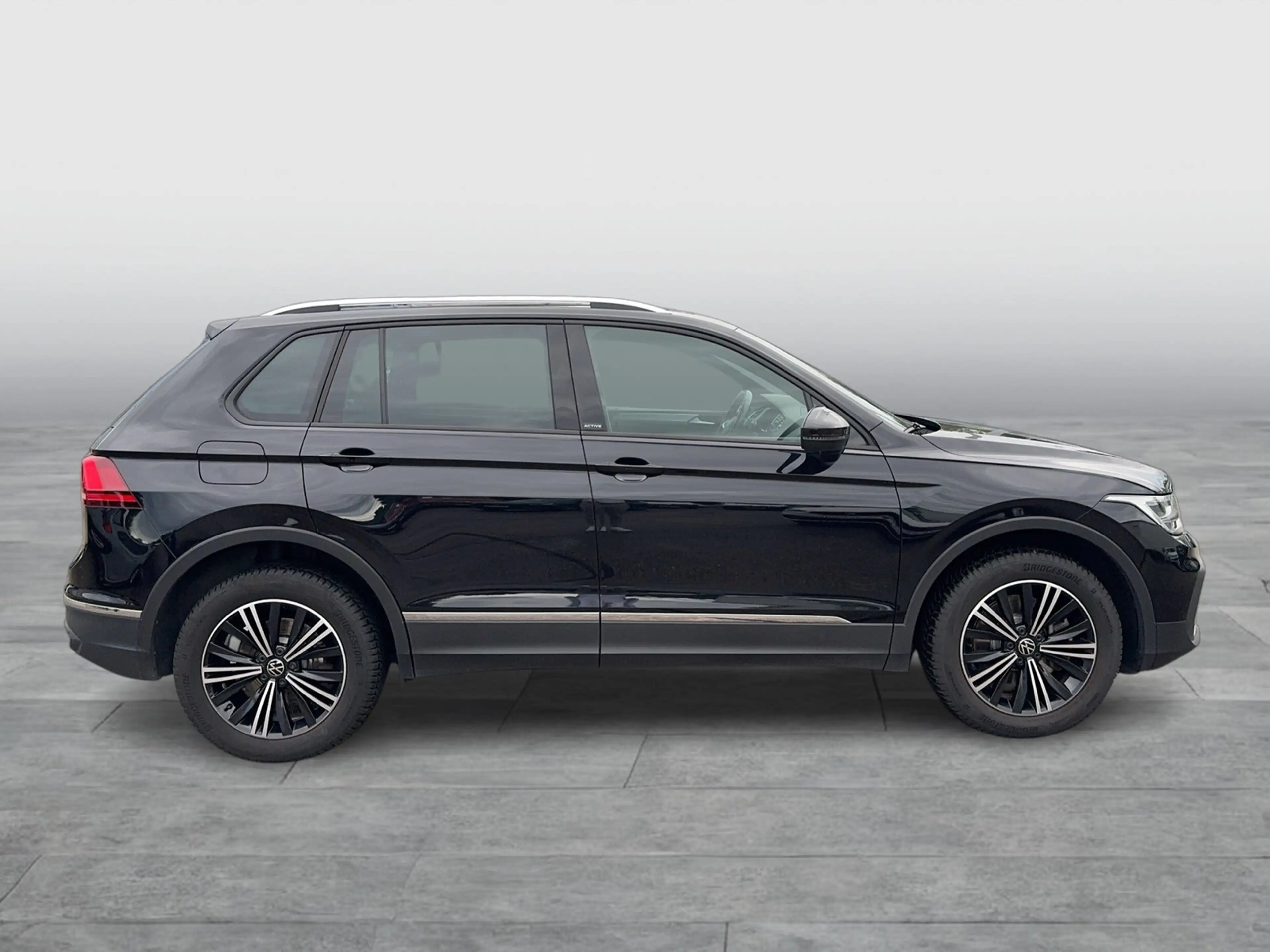 Volkswagen Tiguan eHybrid Active DSG LED AHK NAvi HUD AID ACC RFK SH — photo 6