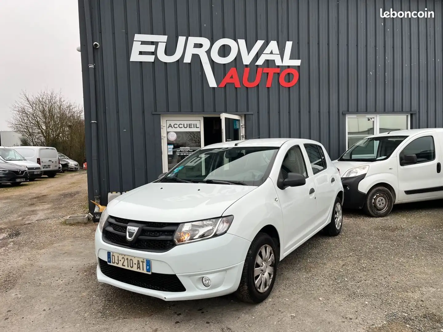 Dacia Sandero 1.2 16v 75ch Lauréate Blanc - 1