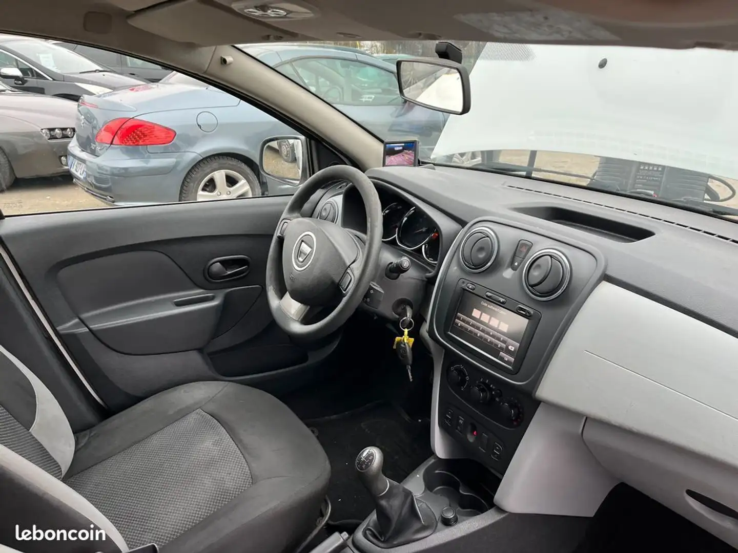Dacia Sandero 1.2 16v 75ch Lauréate Blanc - 2