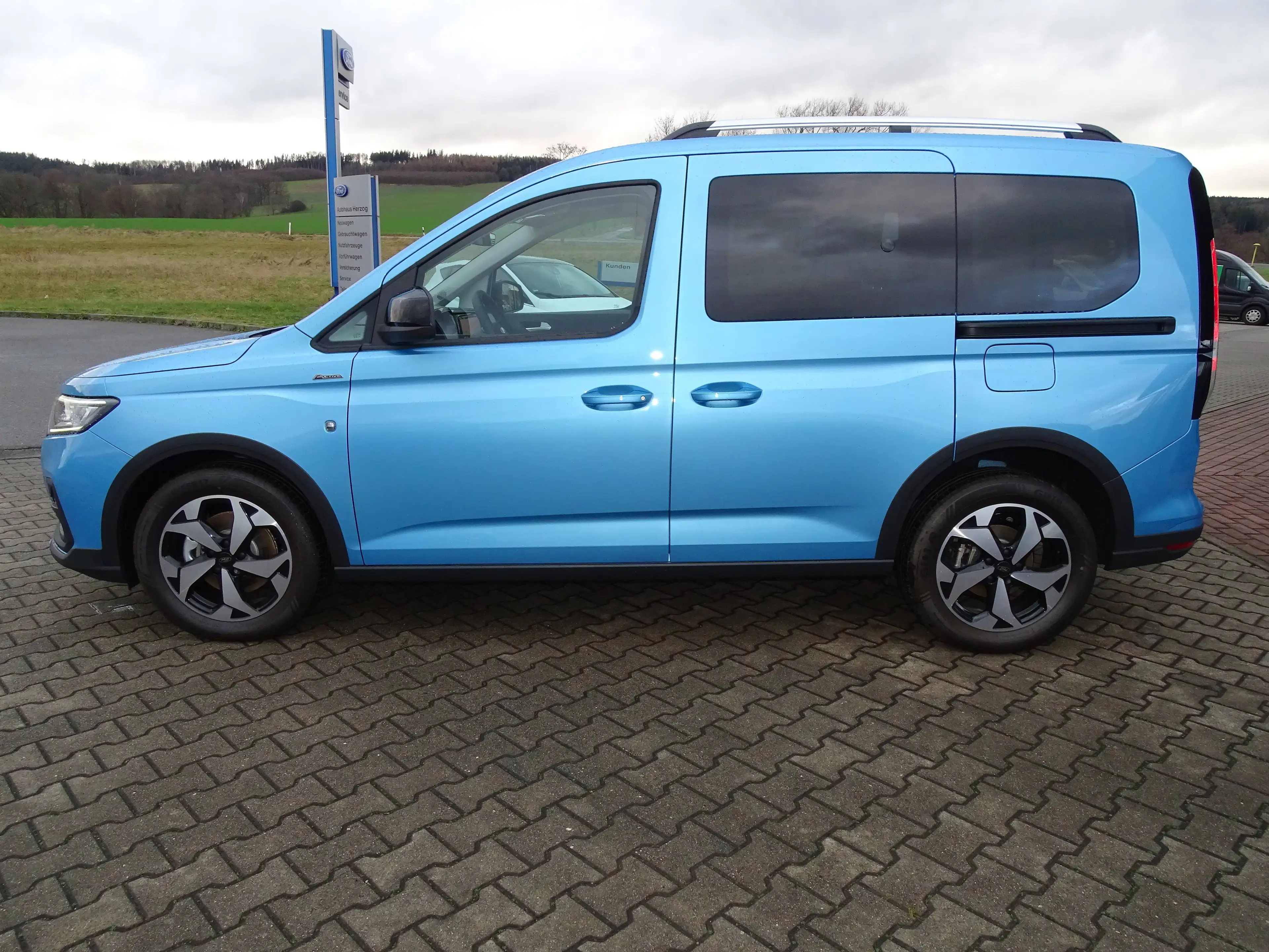 Ford Tourneo Connect Active — photo 2