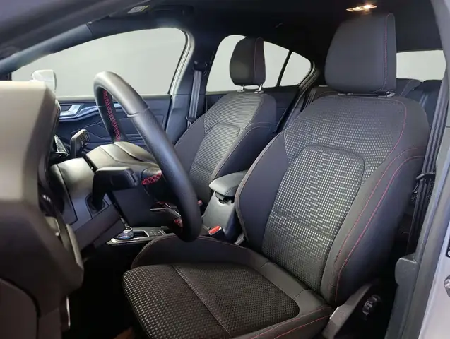 Ford Focus view 13