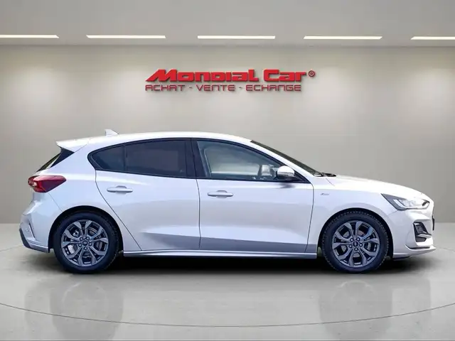 Ford Focus view 11