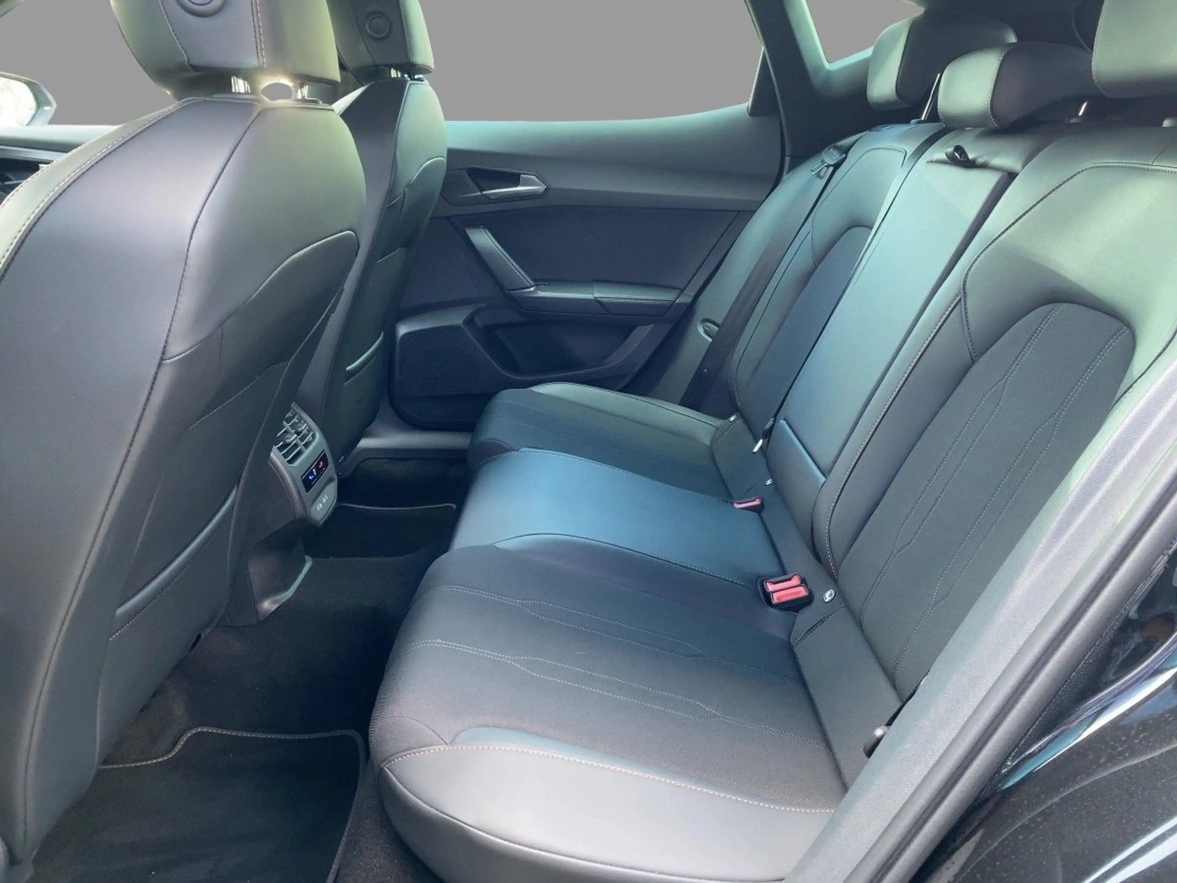 CUPRA Formentor 1.5 TSI DSG Navi LED SHZ ACC PDC — photo 10