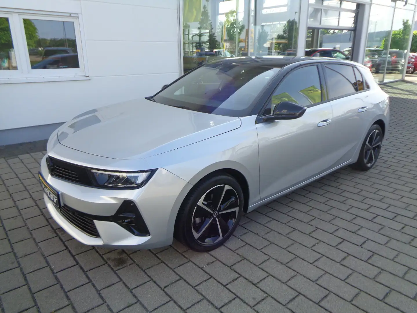 Opel Astra GS Line Zilver - 1