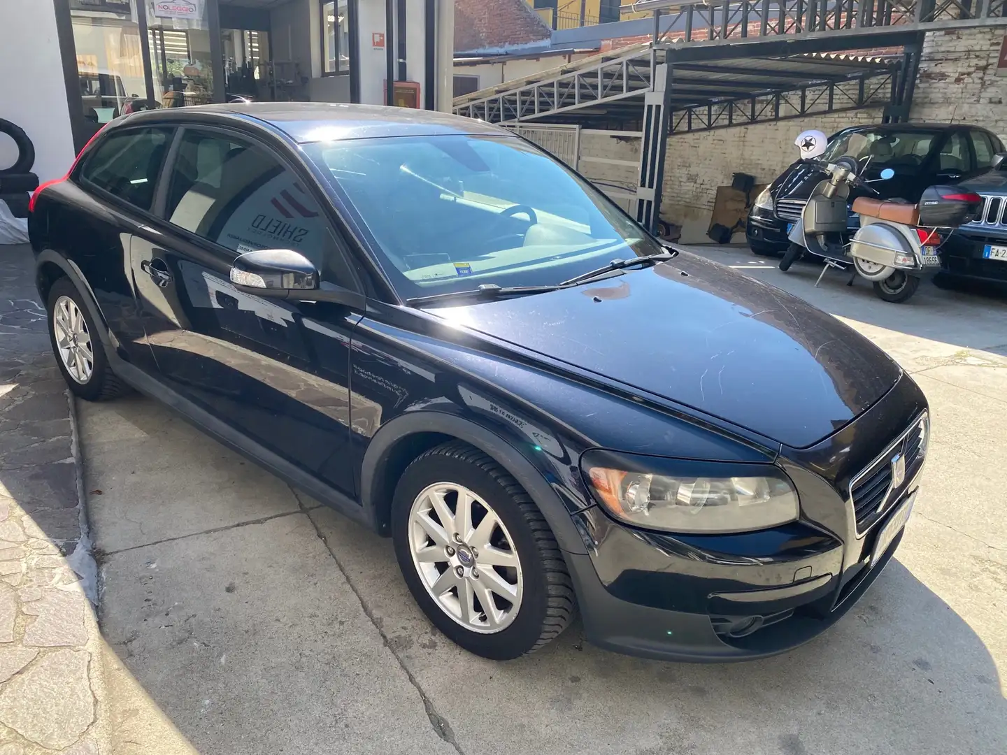 Volvo C30 1.6 Kinetic Schwarz - 2