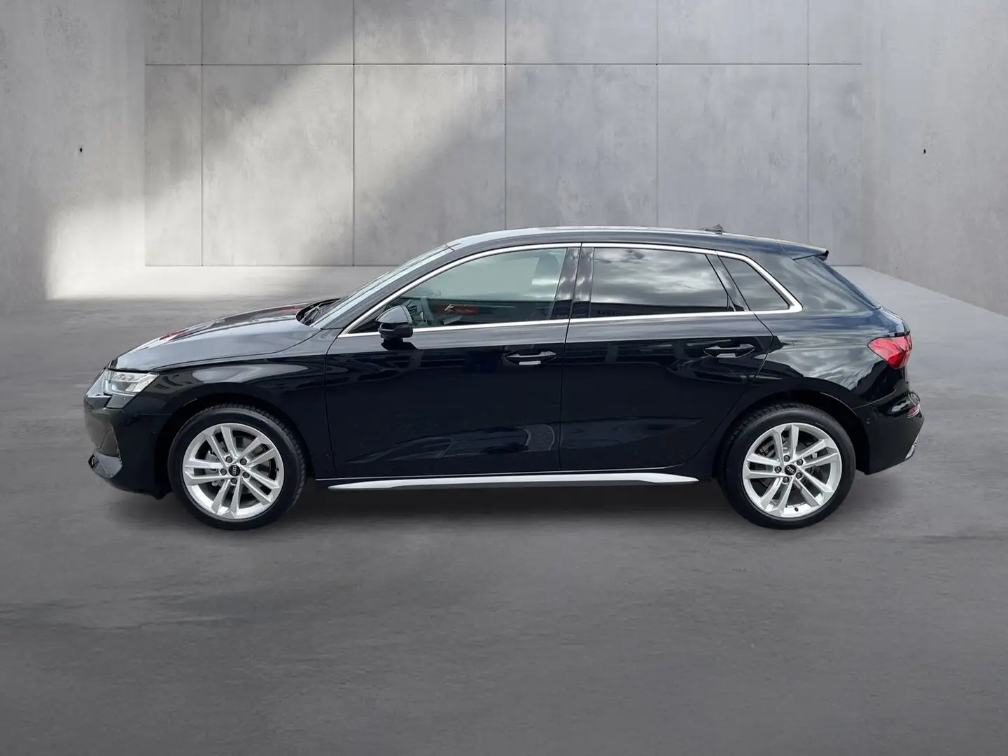 Audi A3 30 TFSI Schwarz - 2