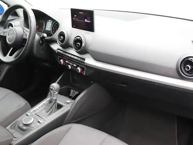 Audi Q2 view 15