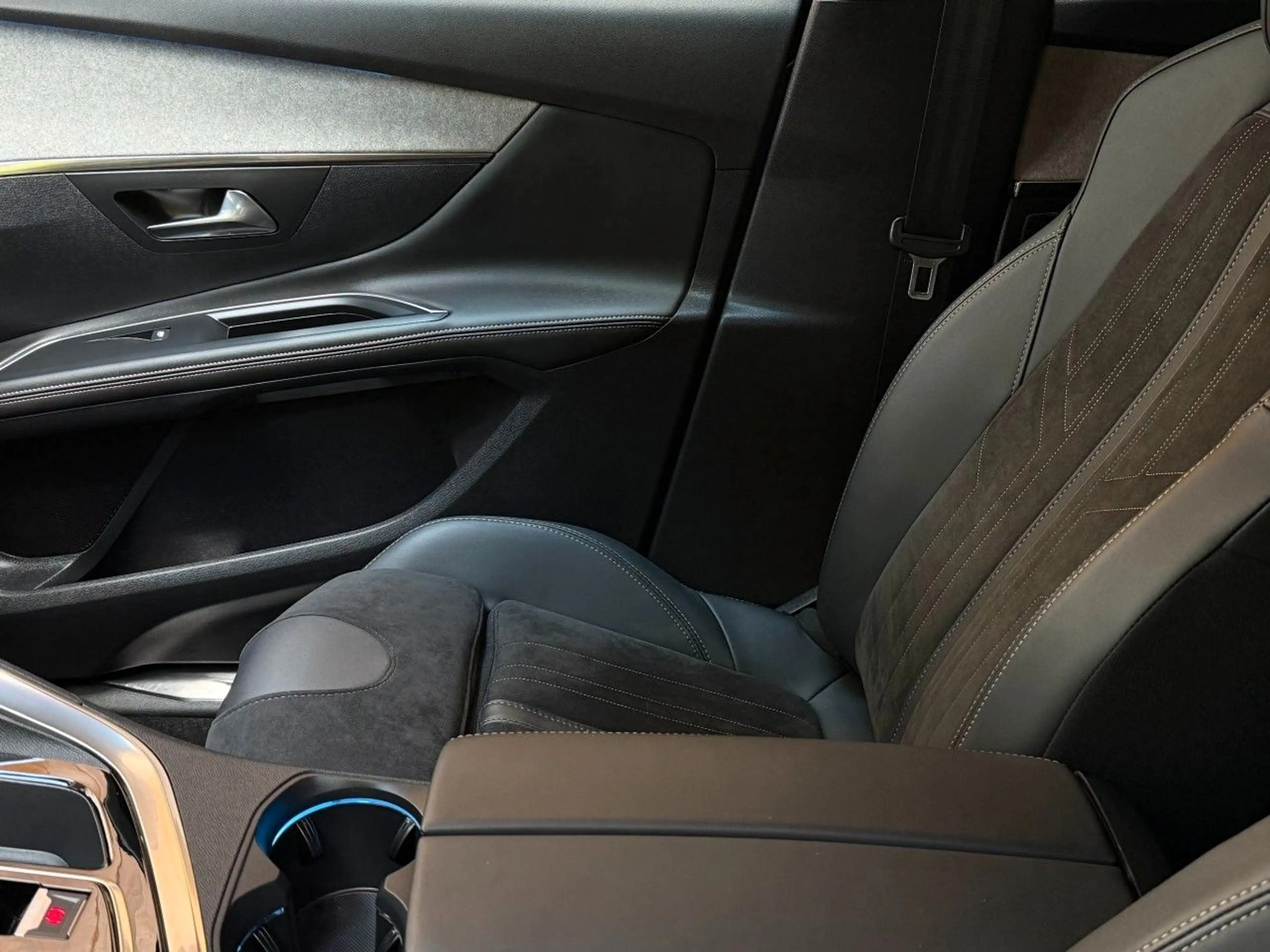 Peugeot 5008 130 Hdi GT | Black Pack | Focal | 360° — photo 7