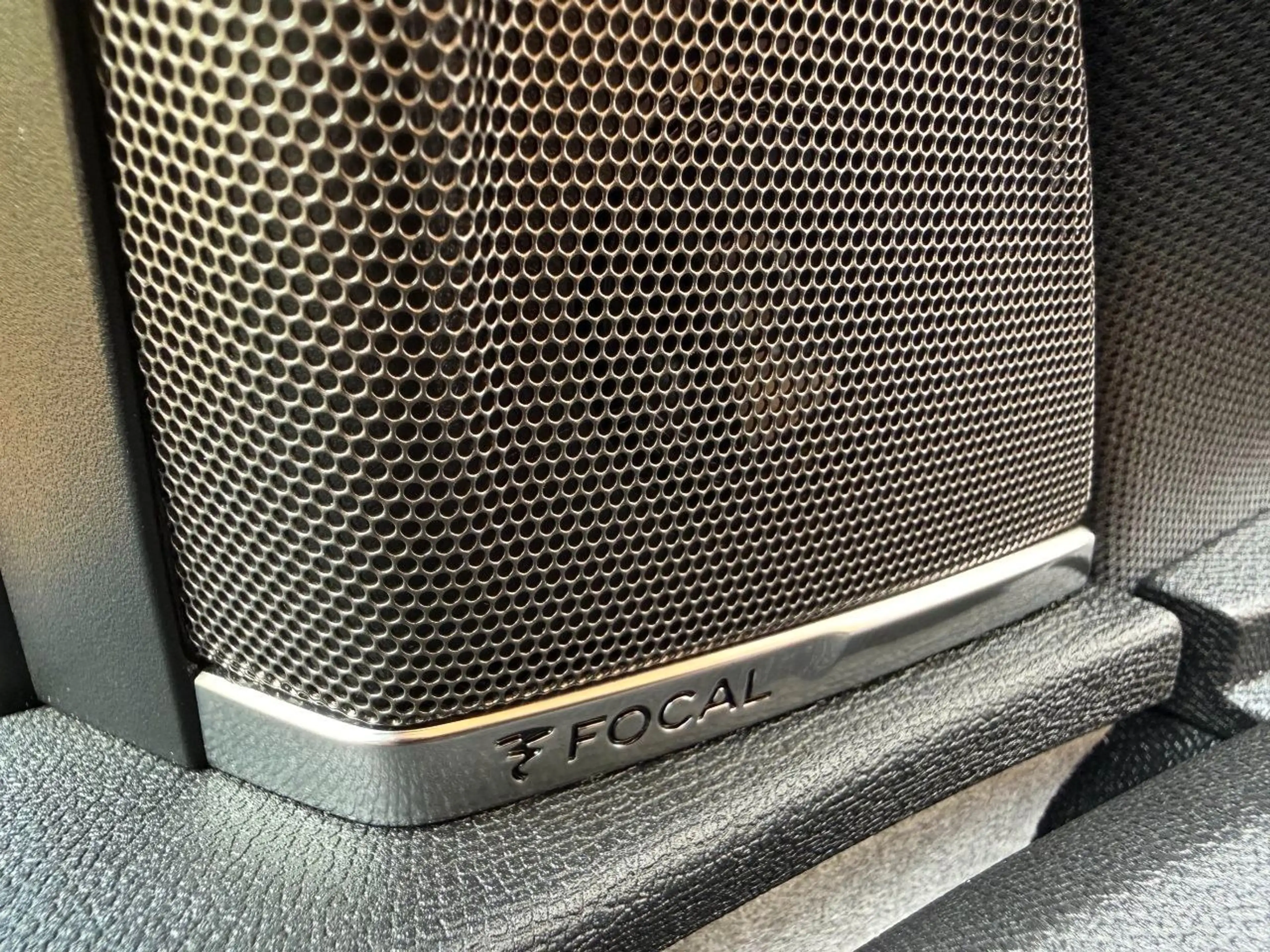 Peugeot 5008 130 Hdi GT | Black Pack | Focal | 360° — photo 13