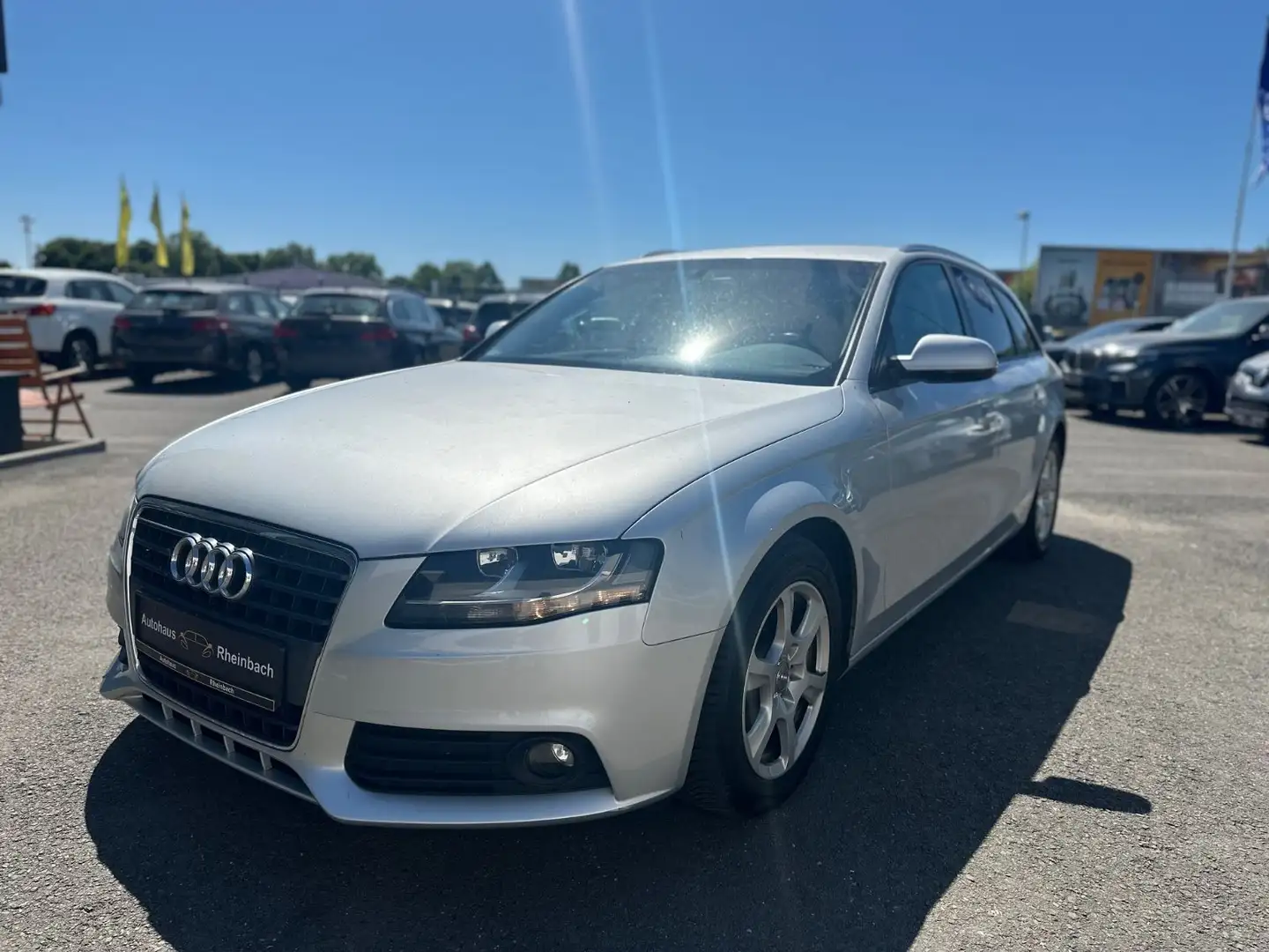 Audi A4 Avant Attraction Scheckheft Gepflegt bei Audi Silber - 1