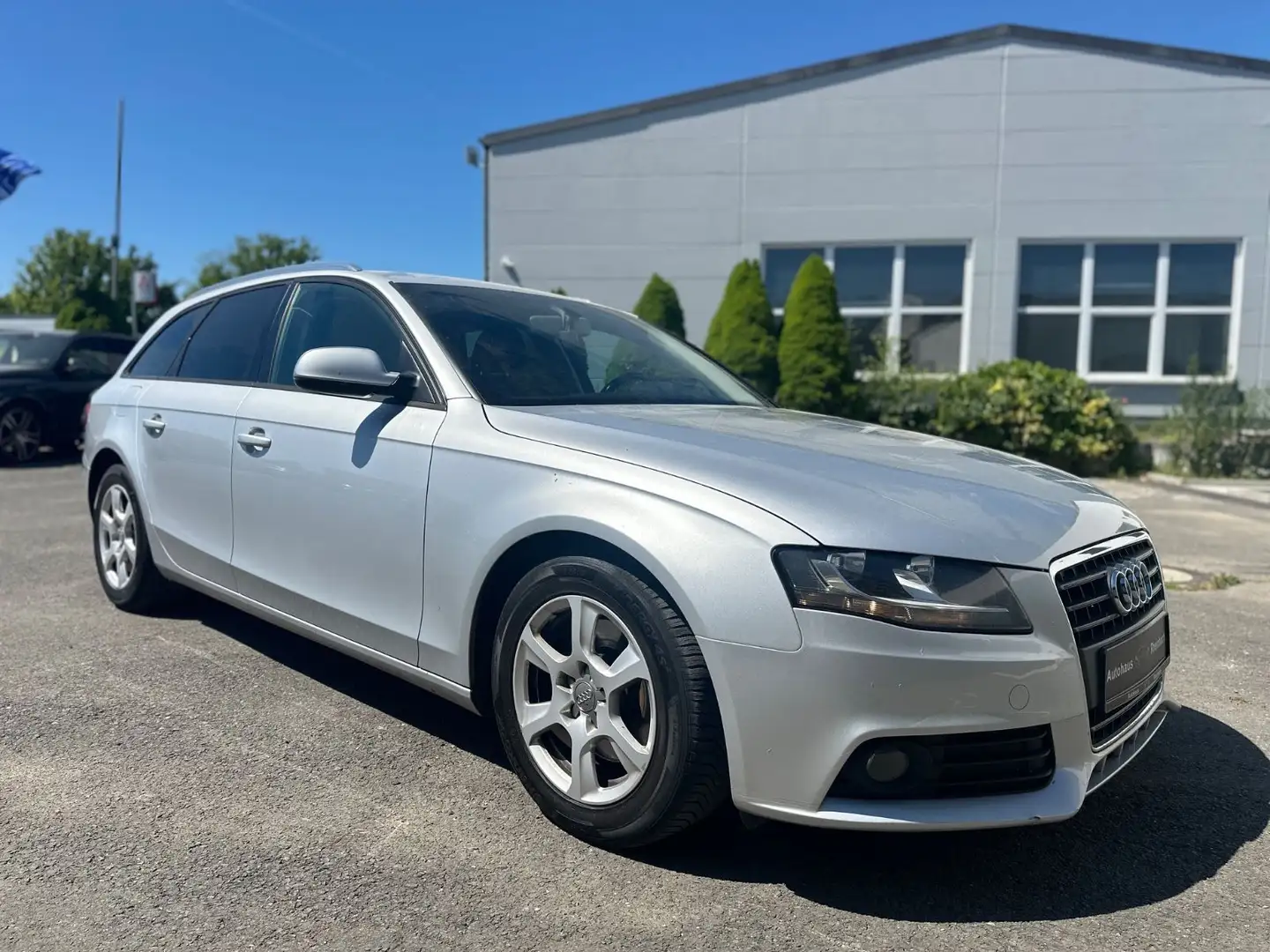 Audi A4 Avant Attraction Scheckheft Gepflegt bei Audi Silber - 2