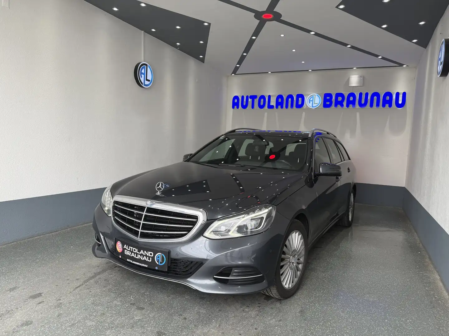 Mercedes-Benz E 220 E 220 T BlueTEC 9G-TRONIC Elegance Grau - 1