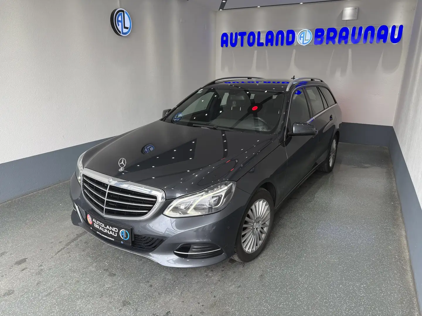 Mercedes-Benz E 220 E 220 T BlueTEC 9G-TRONIC Elegance Grau - 2