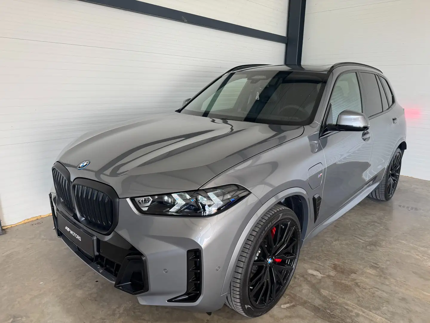 BMW X5 50e M-PRO / TRAVEL / INNO / M-SEAT / 22" / Softcl. Grau - 1