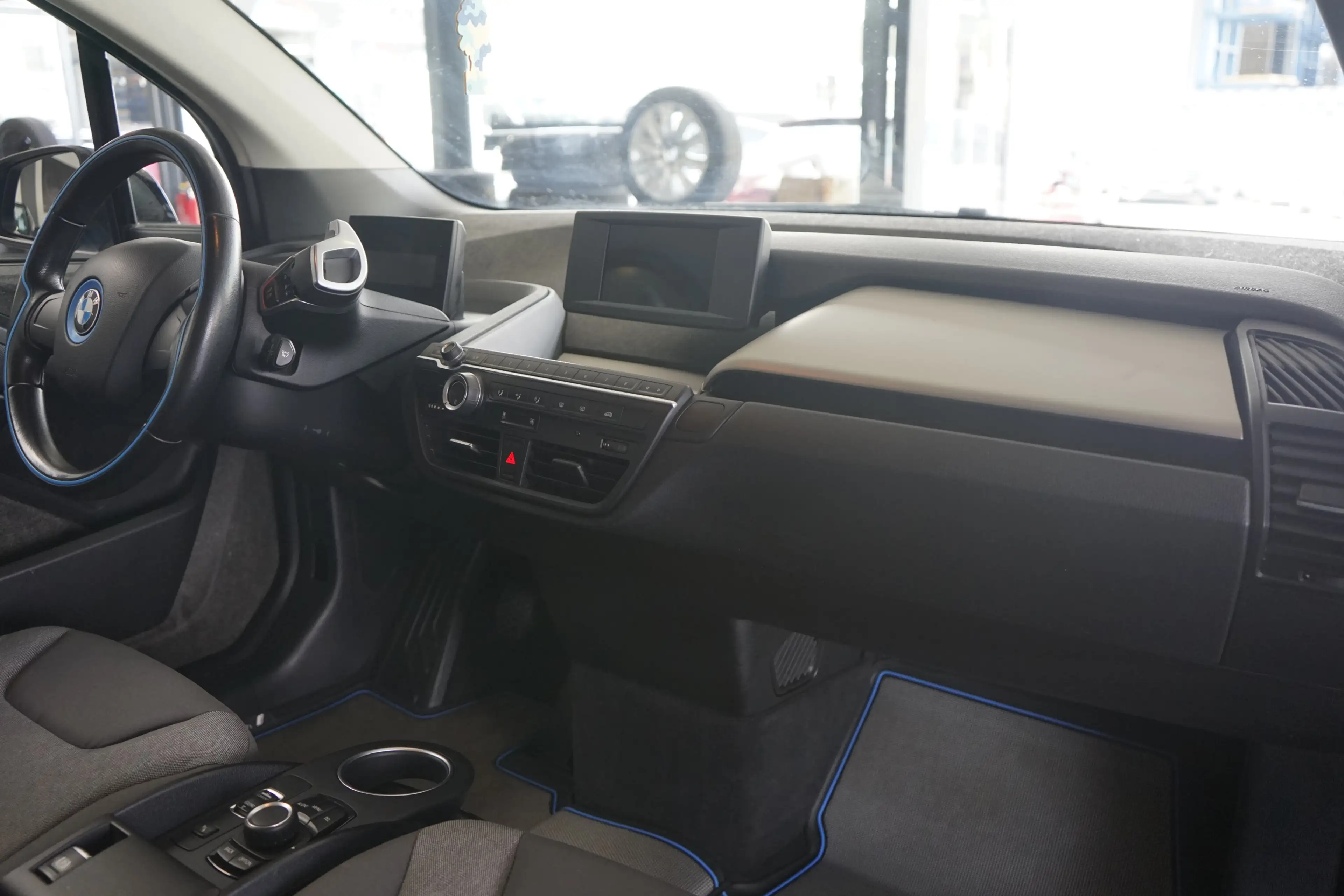 BMW i3 WÄRMEPUMPE+GLASDACH +PDC+PARKASSISTENT+BLUETOOTH — photo 14
