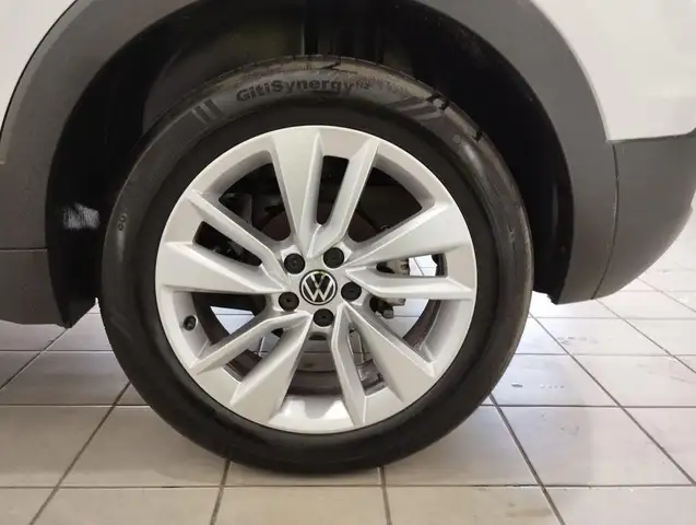 Volkswagen T-Cross view 8