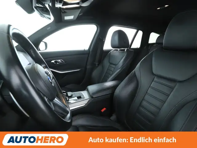 BMW 3 Series view 10