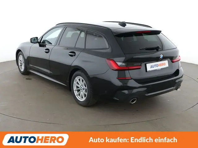 BMW 3 Series view 4