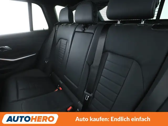 BMW 3 Series view 14