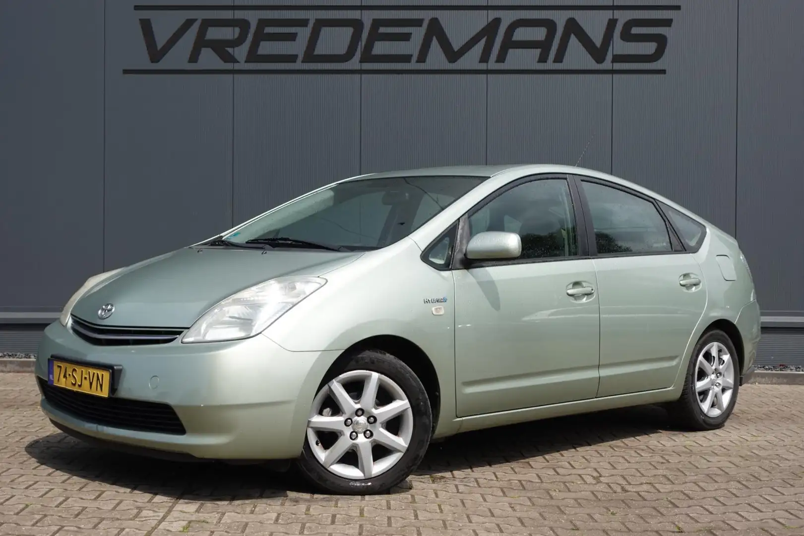 Toyota Prius 1.5 VVT-i Зелений - 1