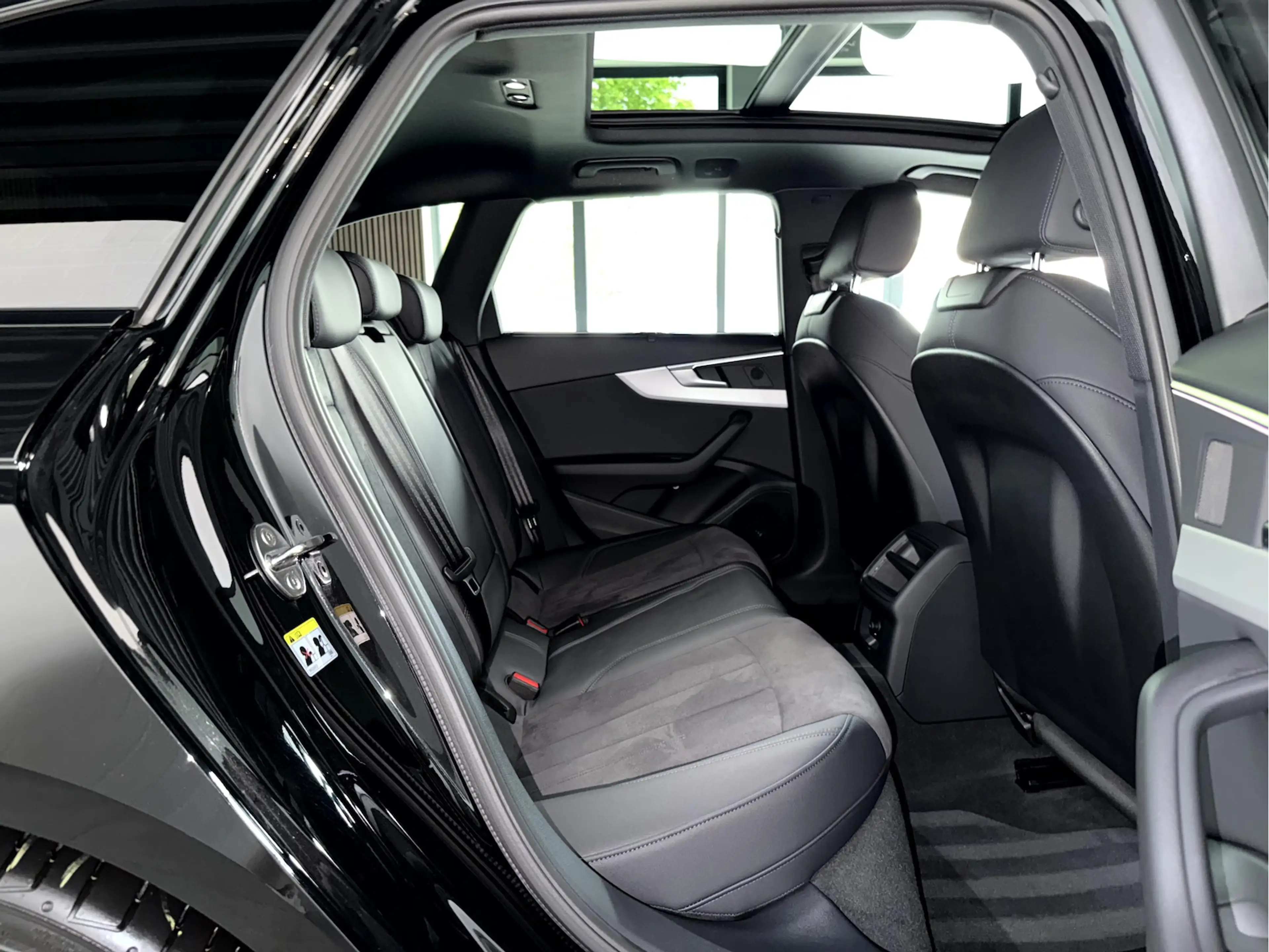 Audi A4 45TFSI S Line Competition Edition Plus*Matrix — photo 8