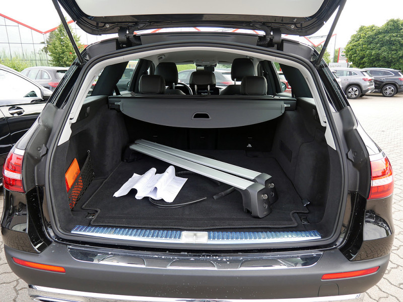 Mercedes-Benz E 220 T d 4M All-Terrain // AVANTGARDE WIDE MEMO — photo 11