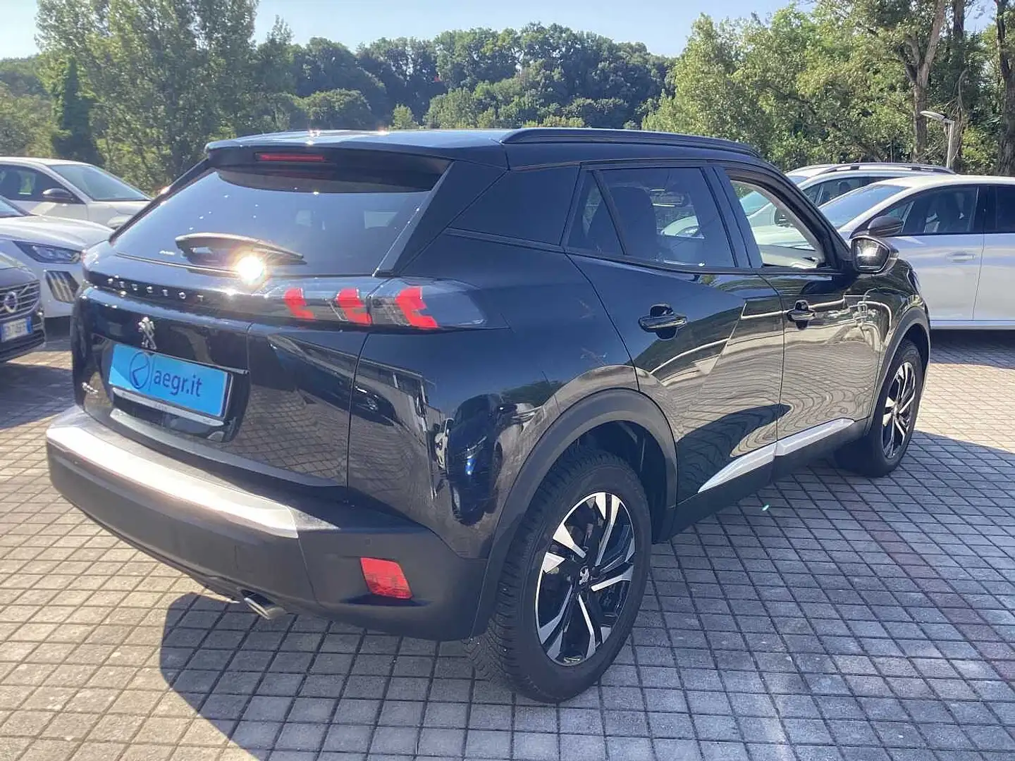 Peugeot 2008 2ª serie BlueHDi 130 S&S EAT8 Allure Pack Noir - 2