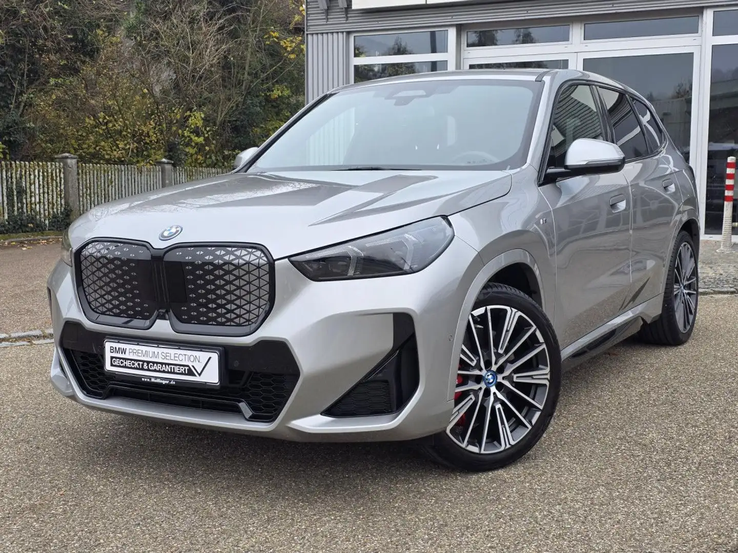 BMW iX1 x30 M Sport Pro HUD ACC PanoD.SuView.AHK 20" Argent - 2