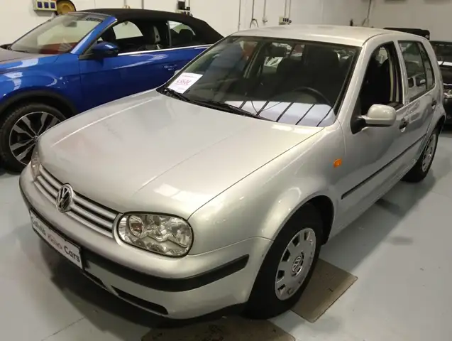 Volkswagen Golf 1.6 Highline 100