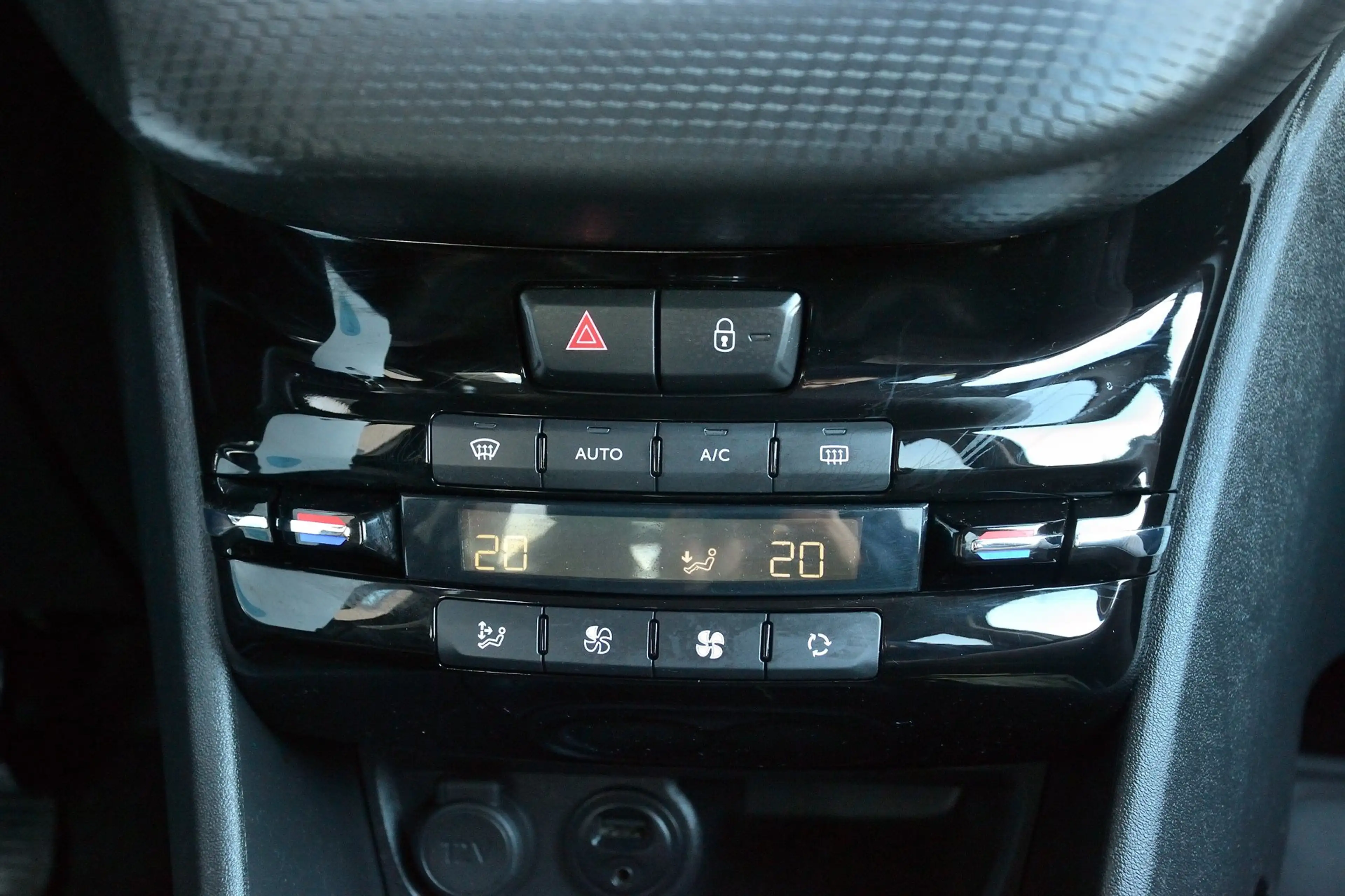 Peugeot 2008 1.2 PureTech Allure | Climate Control | Stoelverwa — photo 16