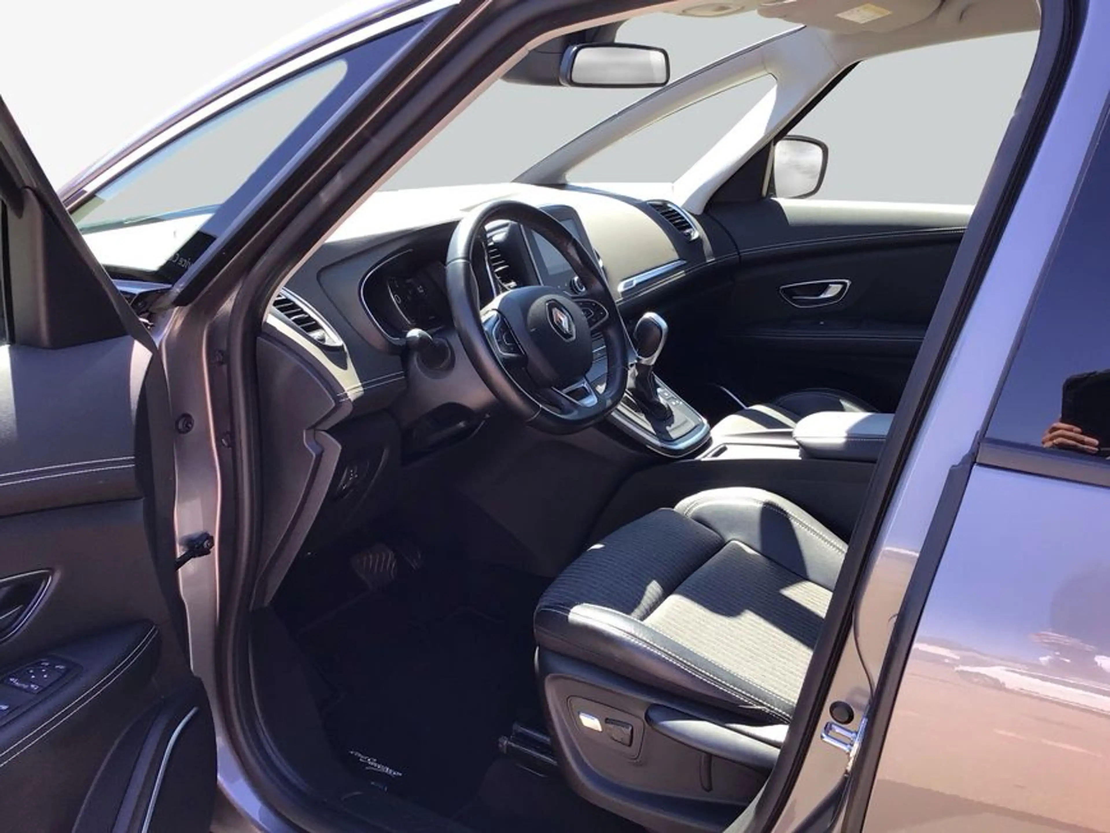 Renault Scenic TCe 140 GPF EDC INTENS — photo 9