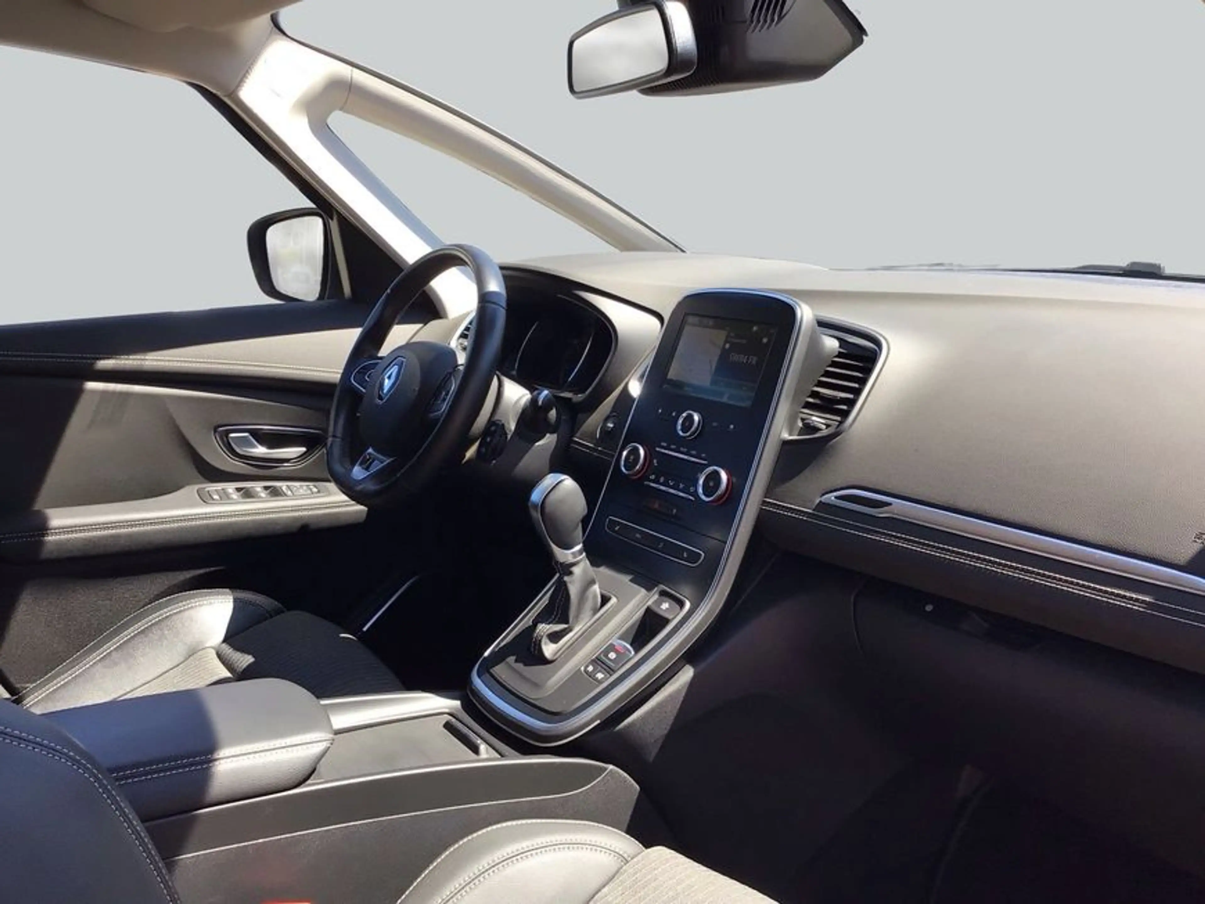 Renault Scenic TCe 140 GPF EDC INTENS — photo 15