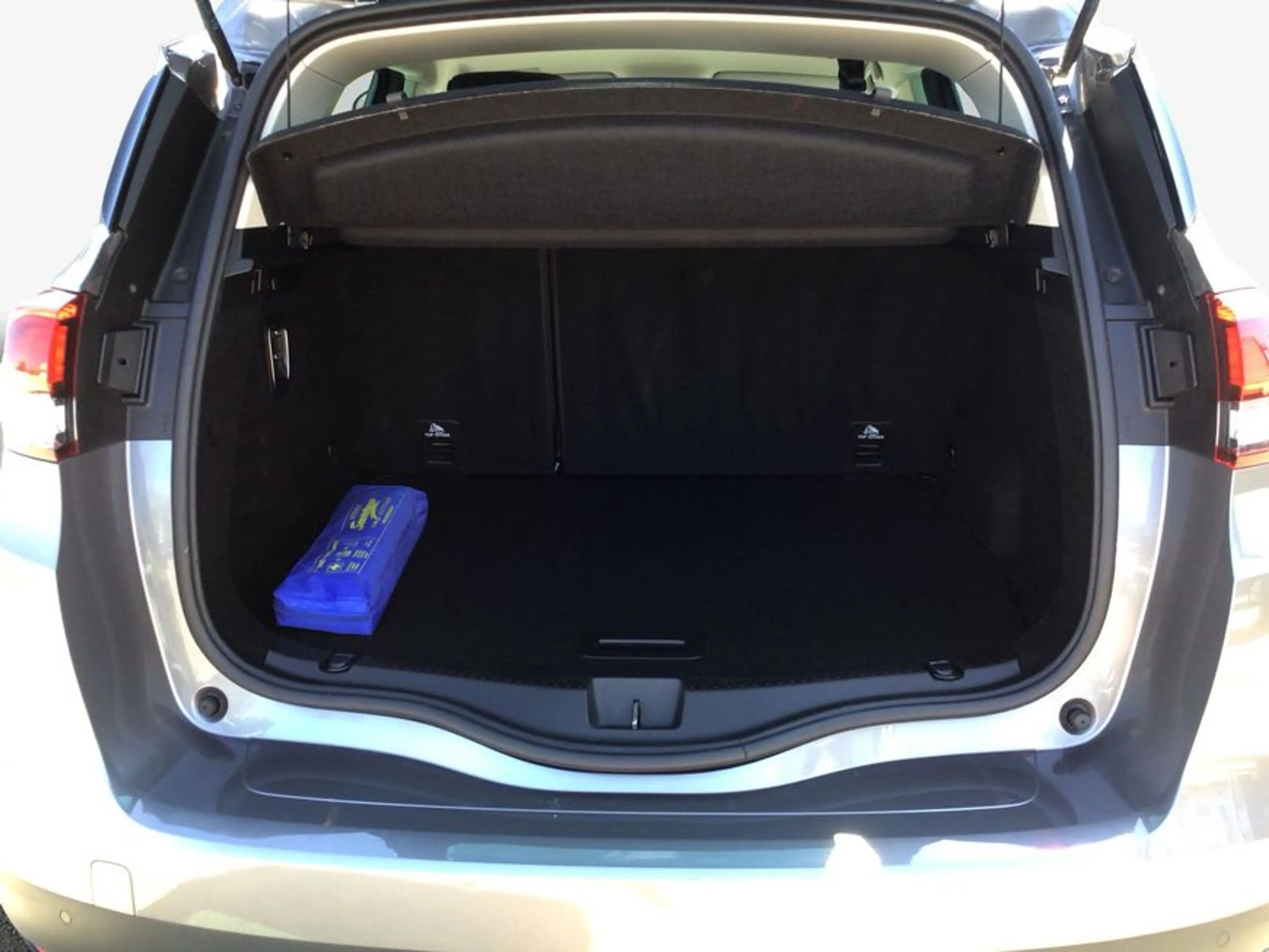Renault Scenic TCe 140 GPF EDC INTENS — photo 8